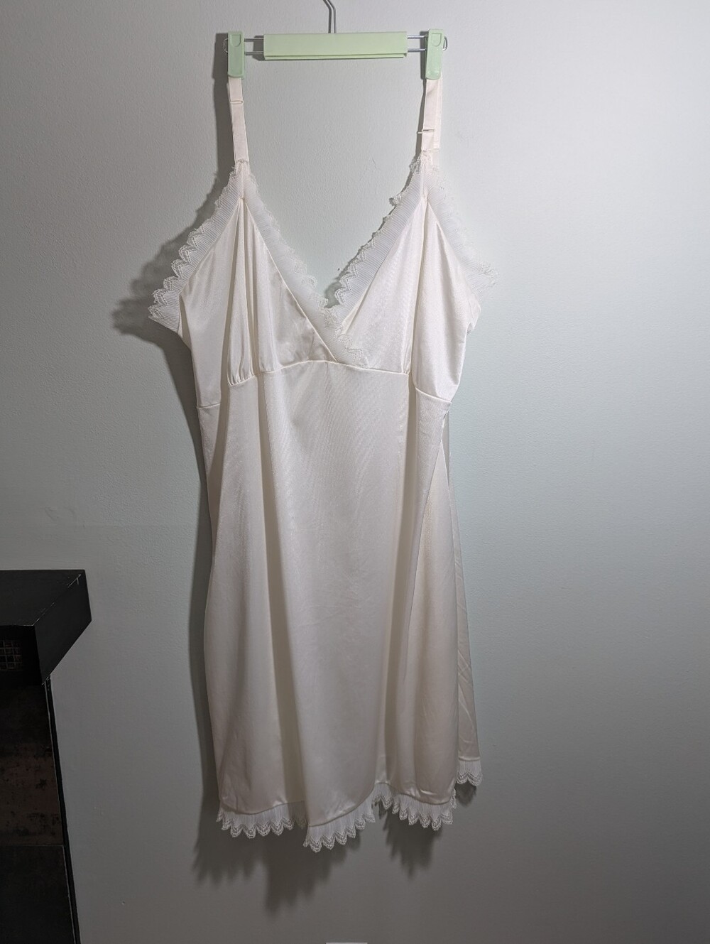 Vintage Women's 54"-Bust /48"-Waist  Ivory Full Slip Nylon Scalloped Lace Trim